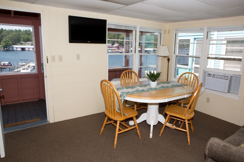 Two Bedroom Cottage - Pet Friendly
