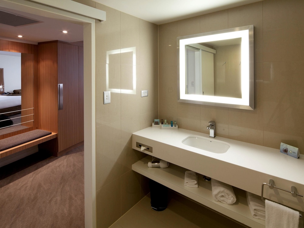 Superior Room, 1 King Bed - Photo 5