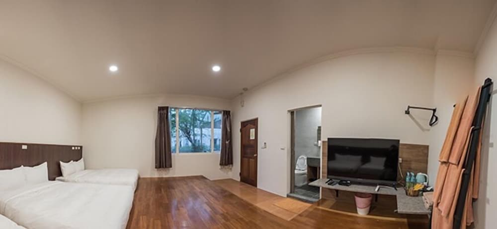 Room - Photo 1