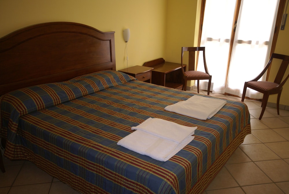 Standard Triple Room photo 2