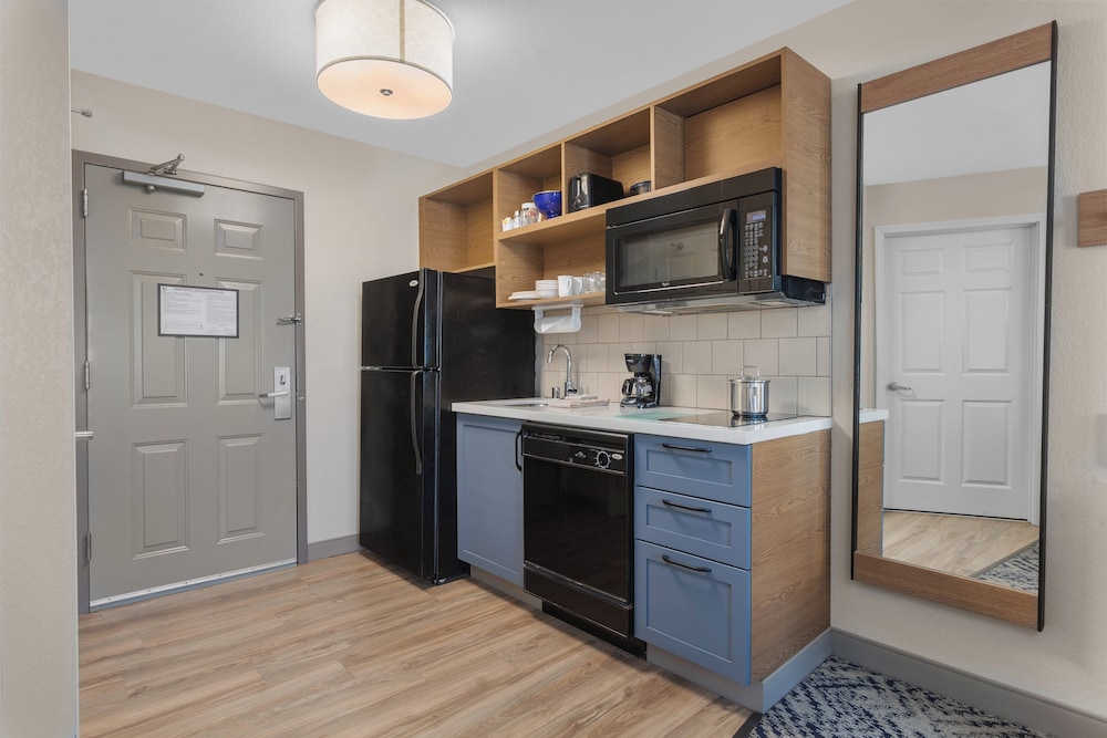 Studio Suite, 1 Queen Bed, Kitchen - Photo 3