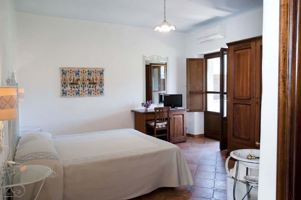 Economy Quadruple Room