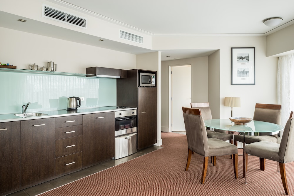 Suite, 2 Bedrooms - Photo 5
