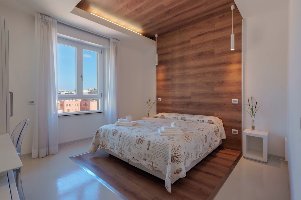 Superior Room, 1 King Bed, Ensuite photo 3