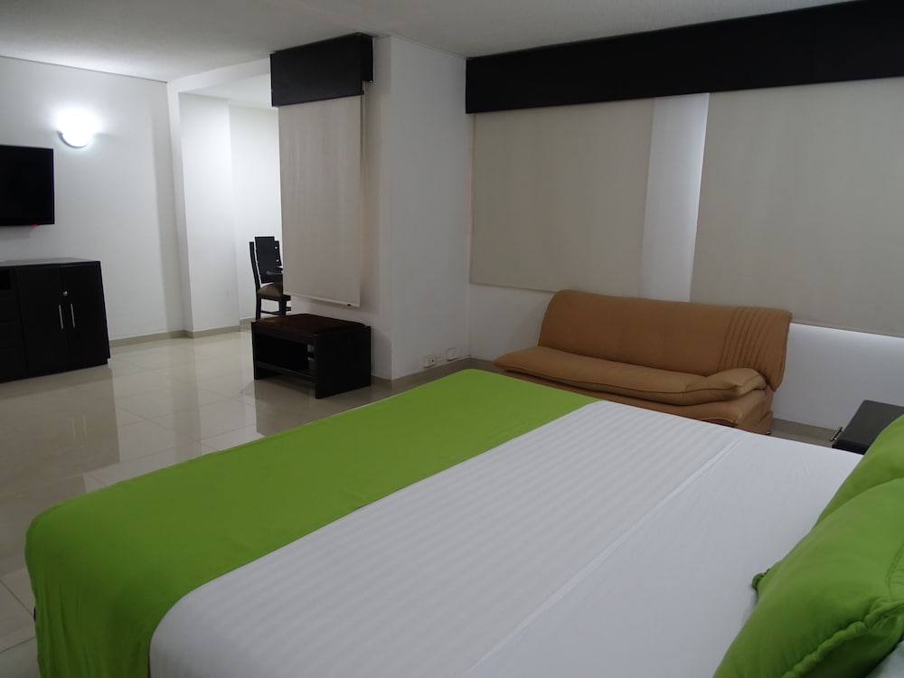Superior Room, 1 King Bed photo 3