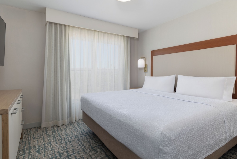 Room, 1 King Bed, Accessible (Mobility & Hearing, Roll-In Shower) - Photo 2