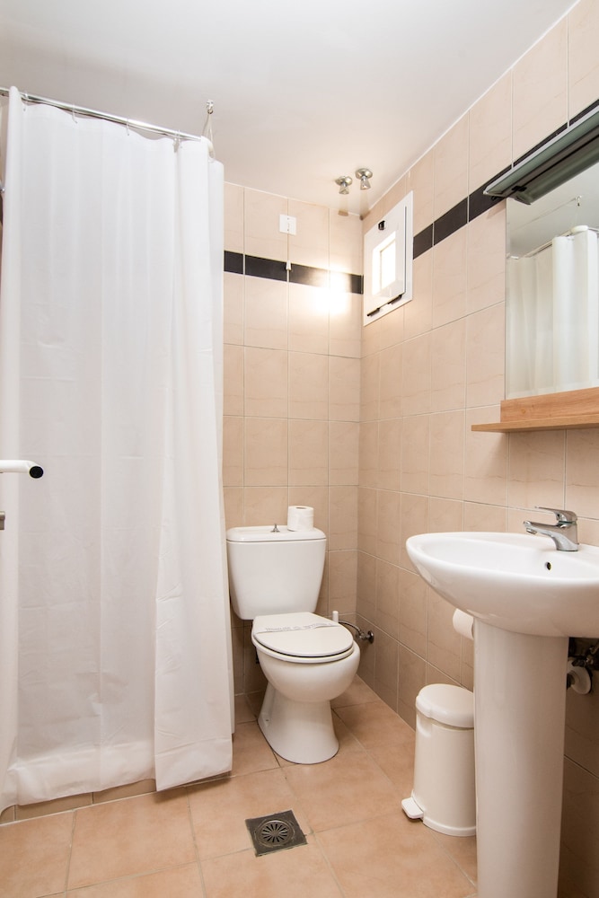 Classic Triple Room - Photo 6