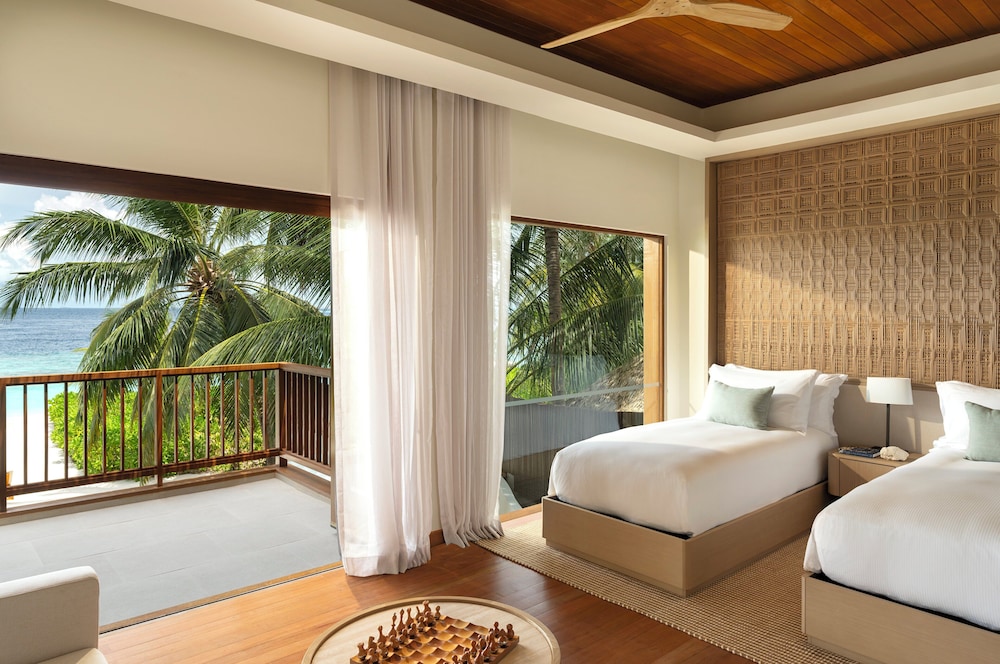 Two Bedroom Beach House With Pool - Photo 9