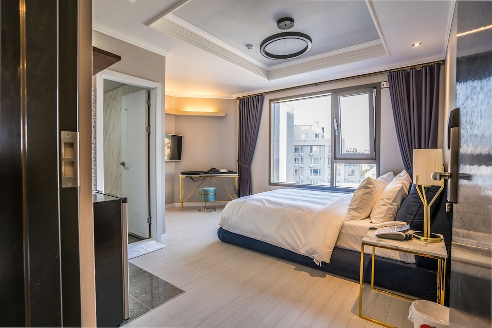 Deluxe East Double Room