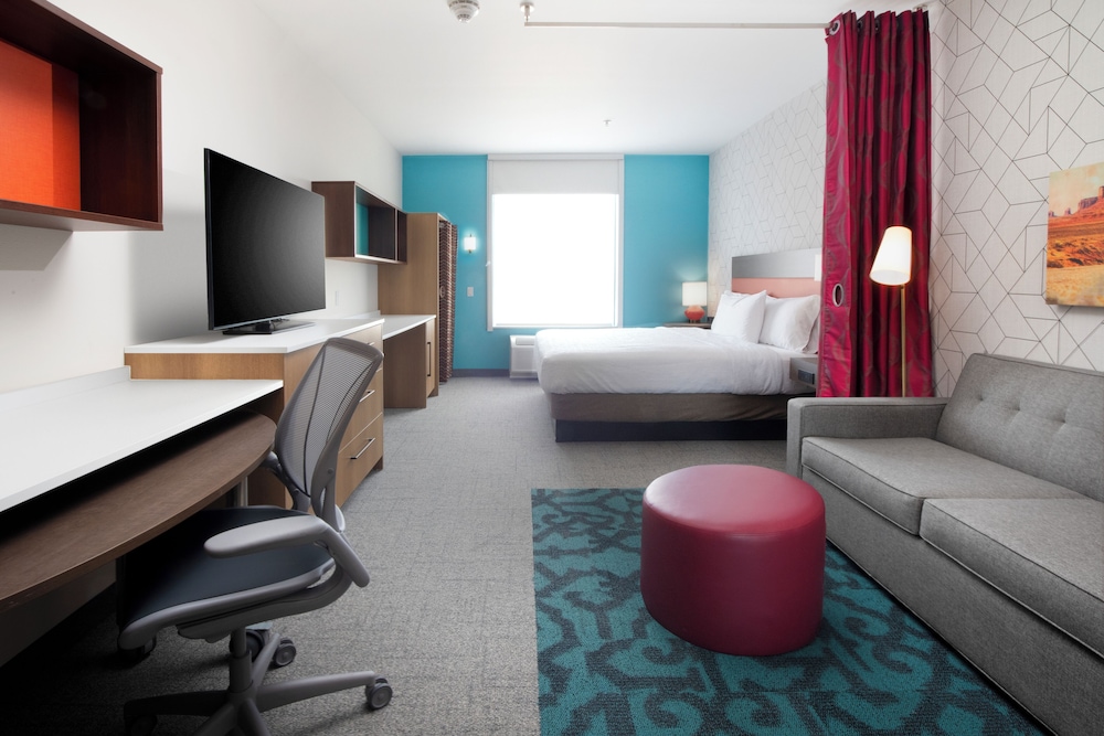 Suite, 1 King Bed, Accessible (Roll-In Shower) - Photo 4