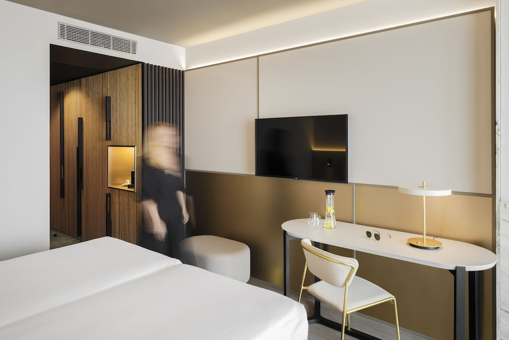 Classic Twin Room (Zen View) - Photo 2