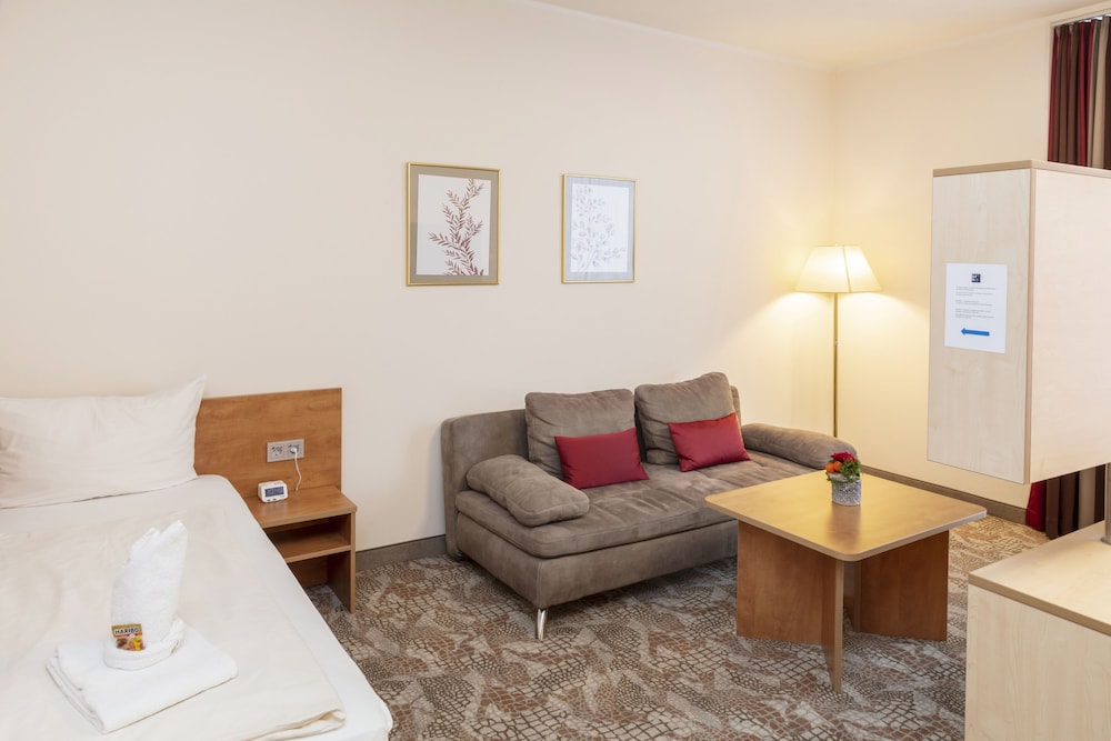 Family Room, Multiple Beds - Photo 2