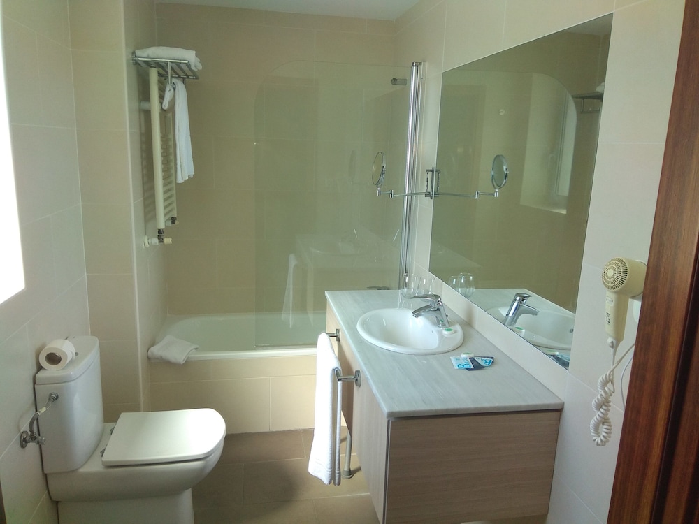 Standard Single Room, Ensuite photo 3