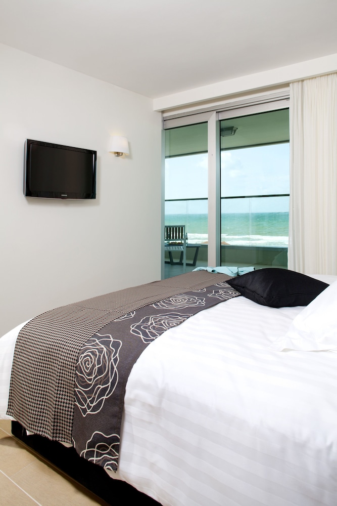 Deluxe Suite, Balcony, Partial Sea View photo 3