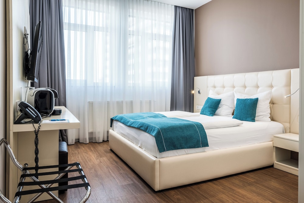 Family Room (with French Bed)