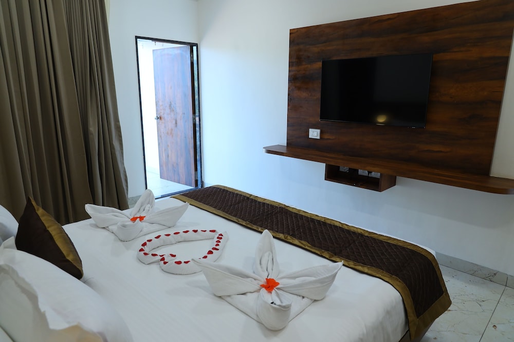Deluxe Room - Photo 17