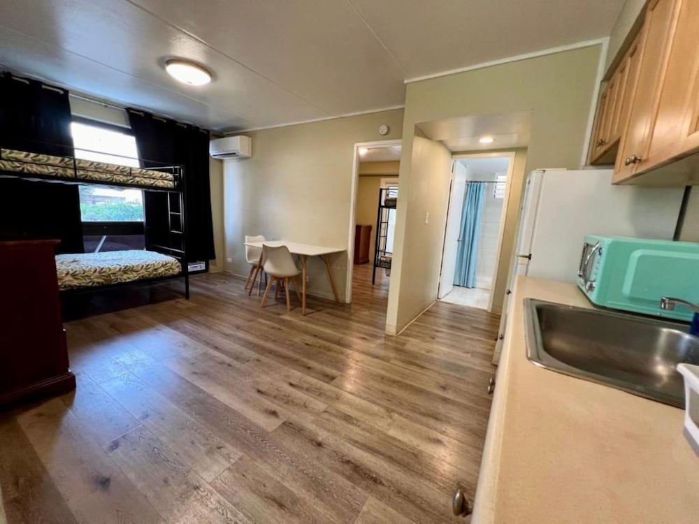 6 Bed Co-Ed Dorm with Kitchen