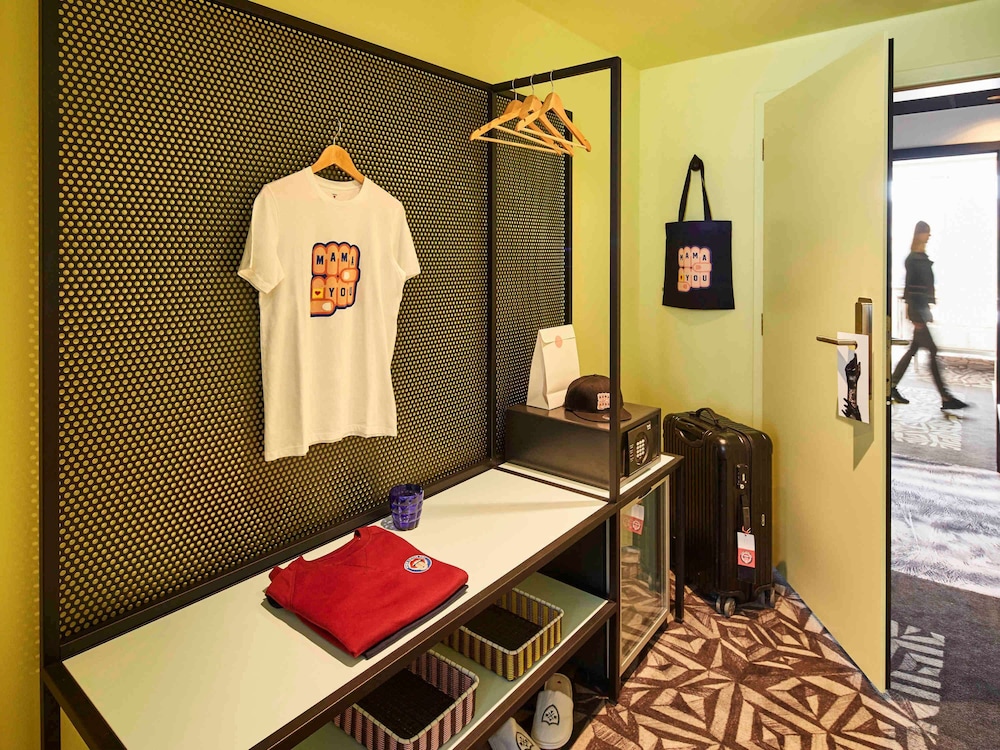 Room, 1 King Bed (Medium Mama)