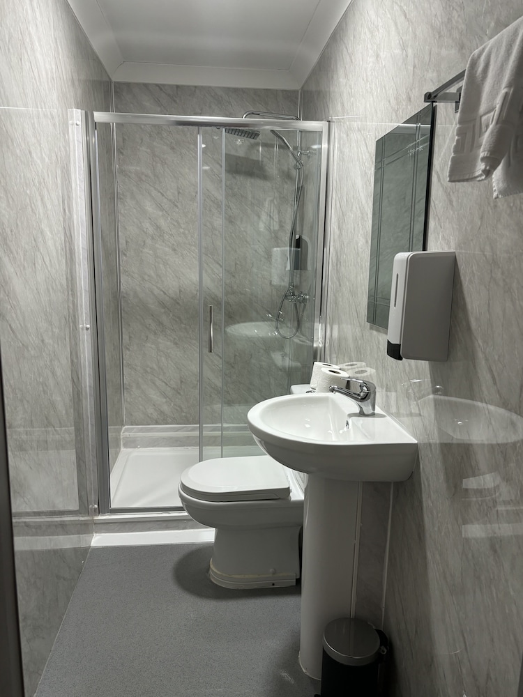 Standard Twin Room, 2 Double Beds - Photo 12