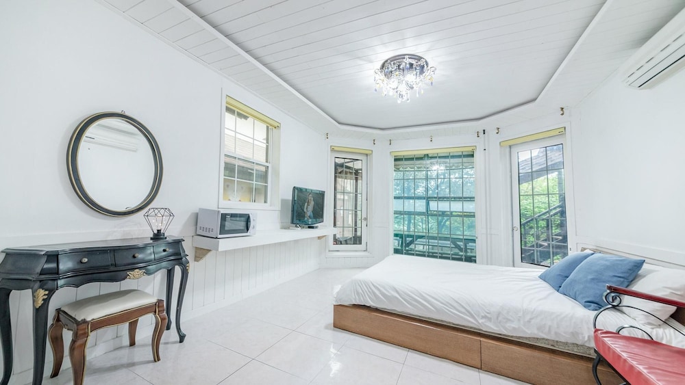 Basic Room, 1 Bedroom (gold)