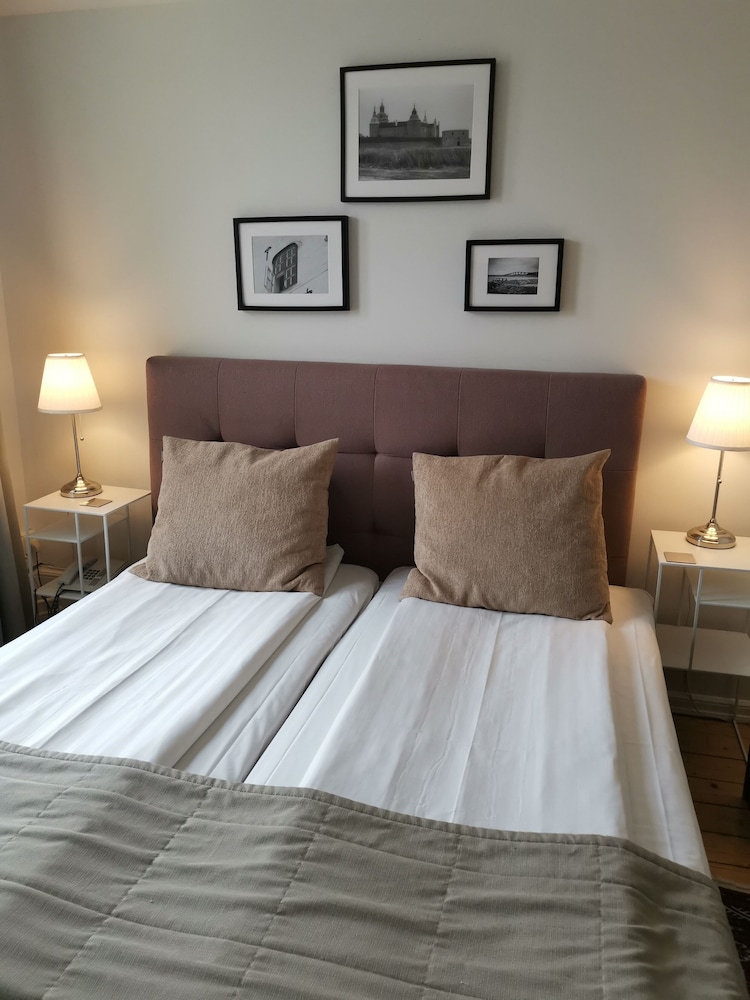 Standard Room, 1 King Bed, Non Smoking - Photo 2
