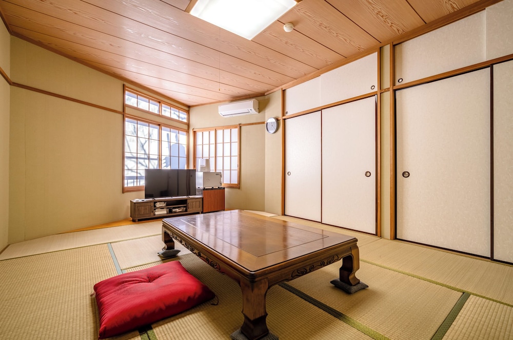 Japanese-Style Room for 5 Guests, Non-Smoking photo 1