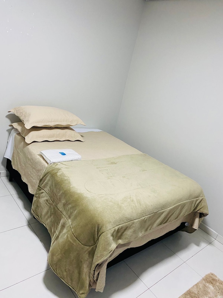Business Single Room, 1 Double or 2 Twin Beds, Air conditioning