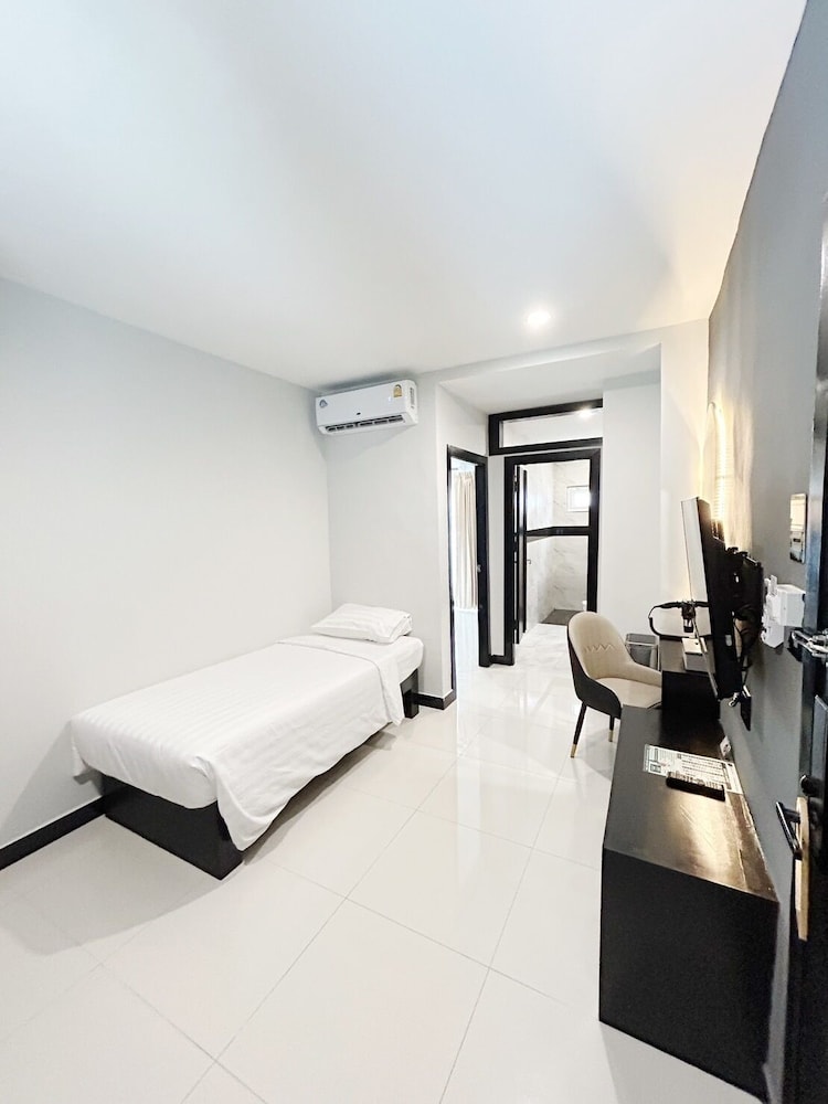 Family Triple Room, Pool View