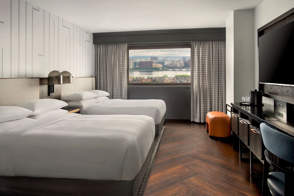 Room, 2 Queen Beds, River View - Photo 1