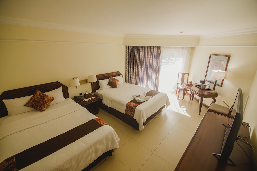 Superior Room, 2 Queen Beds - Photo 3