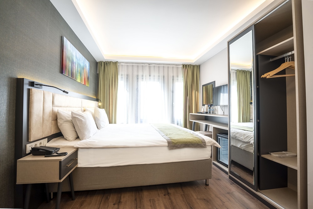 Standard Room, 1 King Bed photo 1