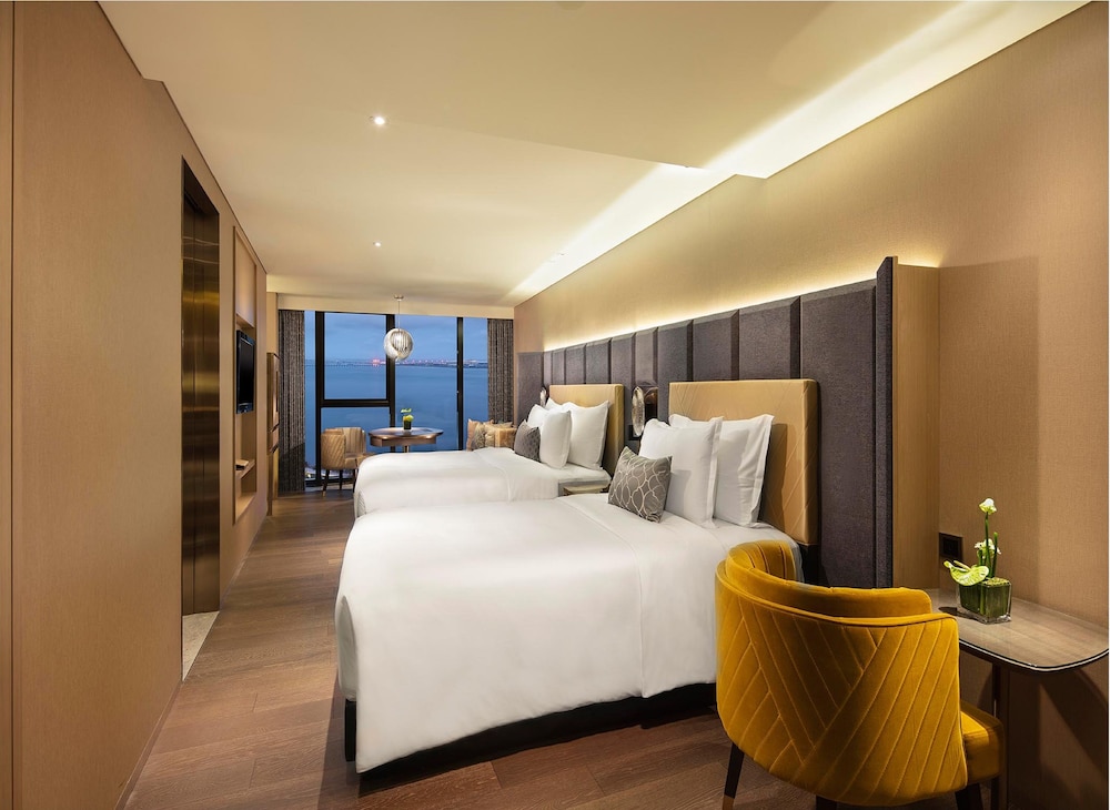 Premium Sea View Room with Twin Beds photo 2