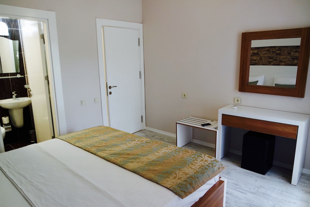 Apartment (Ground Floor) - Photo 2
