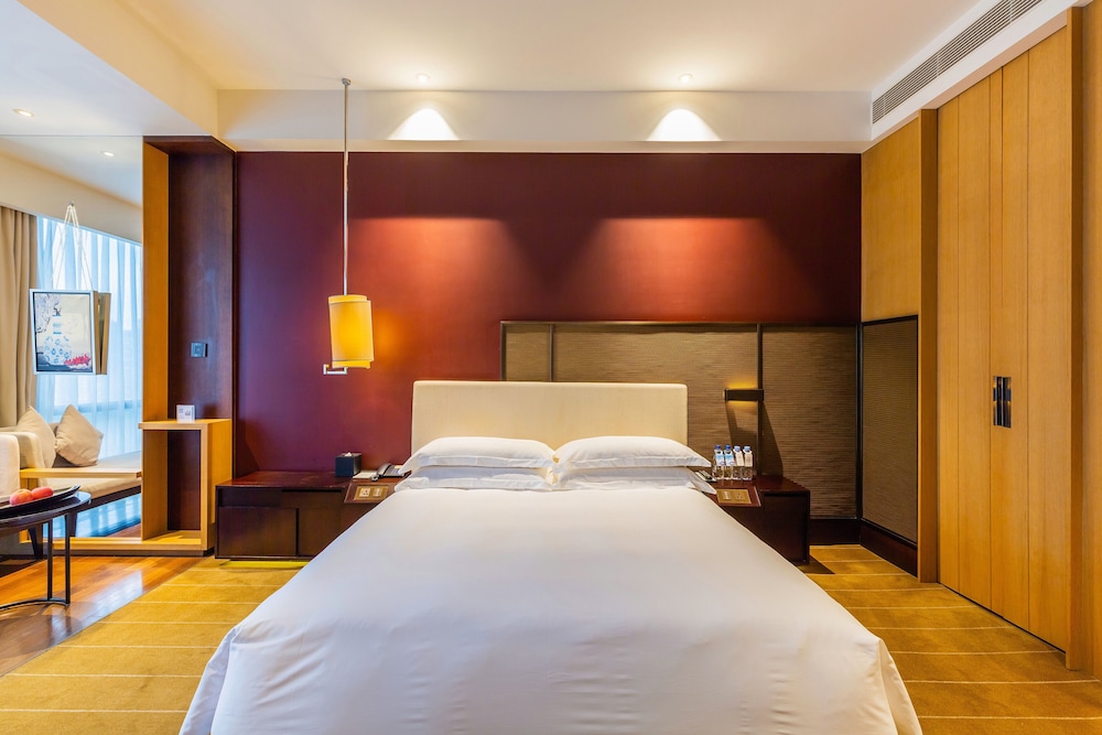 Deluxe King Room photo 2