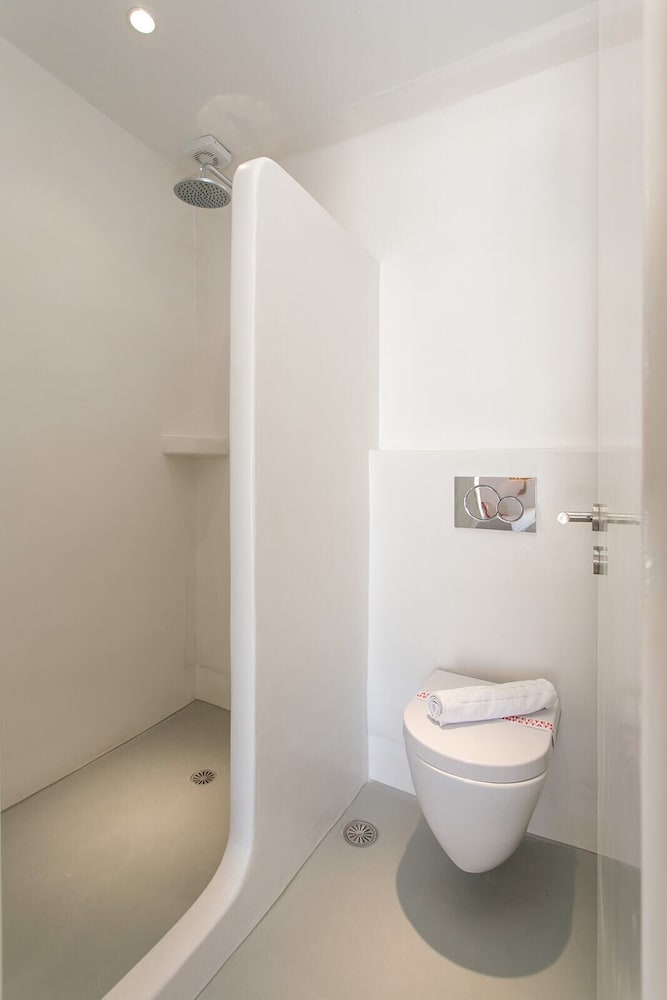 Economy Triple Room, Partial Sea View - Photo 13