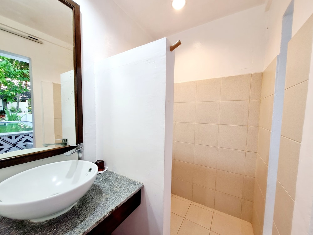 Standard Twin Room - Photo 7