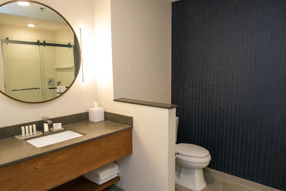 Suite, Multiple Beds (Mobility Accessible, Tub) photo 3