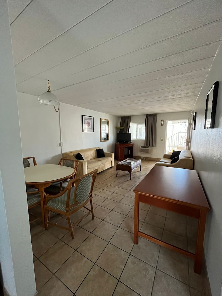 Suite, 1 Bedroom photo 1