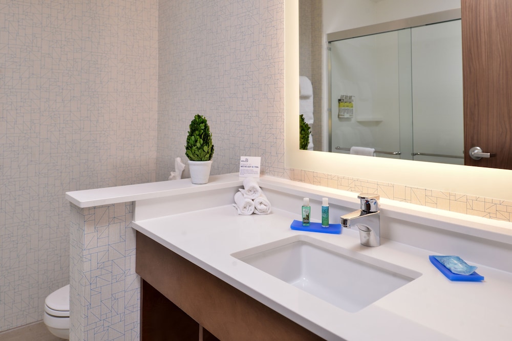 Basic Double Room, 2 Queen Beds, Accessible, Non Smoking (Hearing) - Photo 11