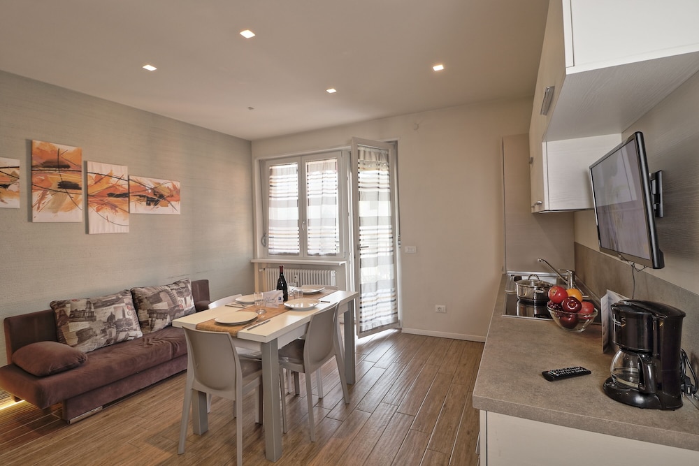 Family Apartment, 1 Double Bed With Sofa Bed (Appartamento Cavour)