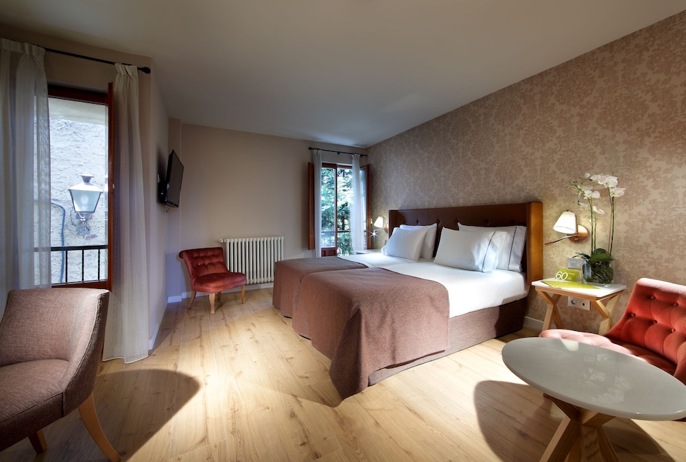 Double Room Single Use (with Views)