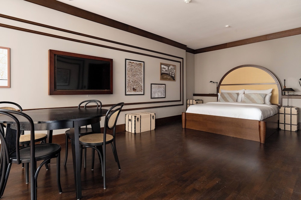 Signature Studio, 1 Queen Bed with Sofa bed, Kitchen photo 2