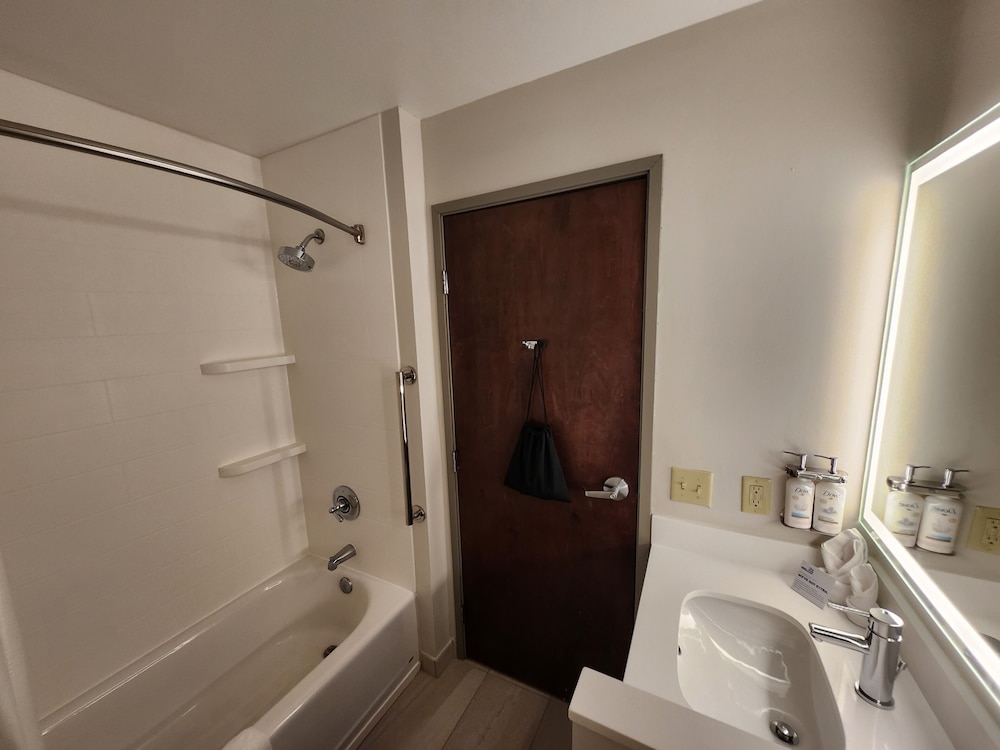 Suite, 1 Queen Bed, Fireplace - Photo 5