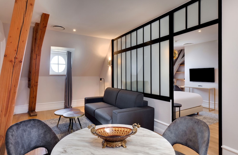 Suite - Photo 2