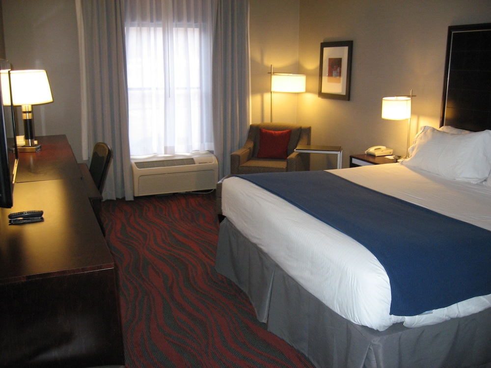 Standard Room, 1 King Bed, Accessible (Communication Accessible) - Photo 2