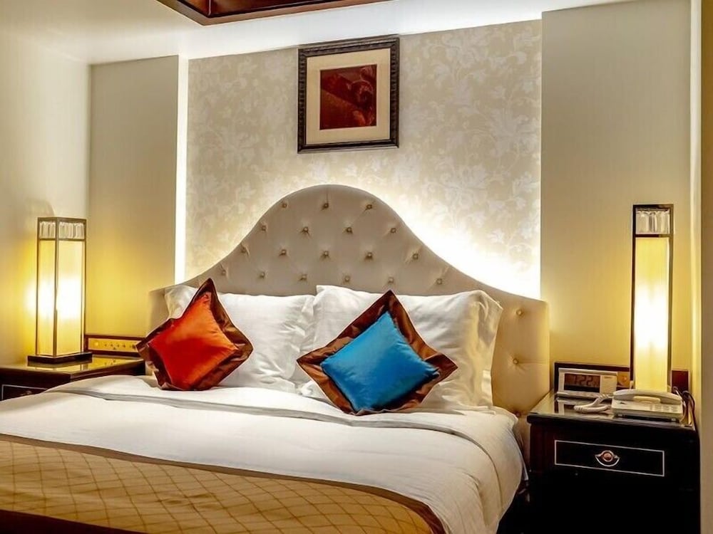 EXES Premier Grand Suite for 4 people with Lounge Access, Non Smoking photo 2