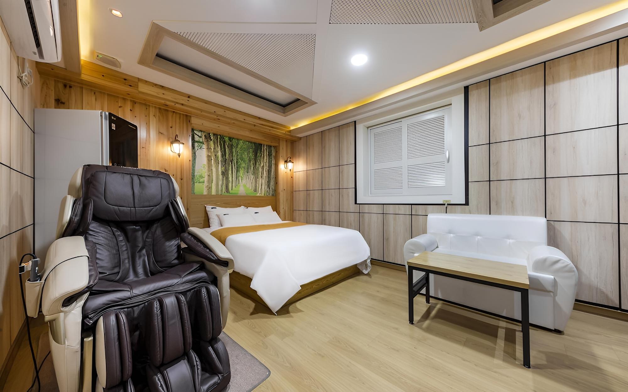 Room (VIP Room A (2PC PUBG 1PC/LOL 1PC/Netf) photo 1