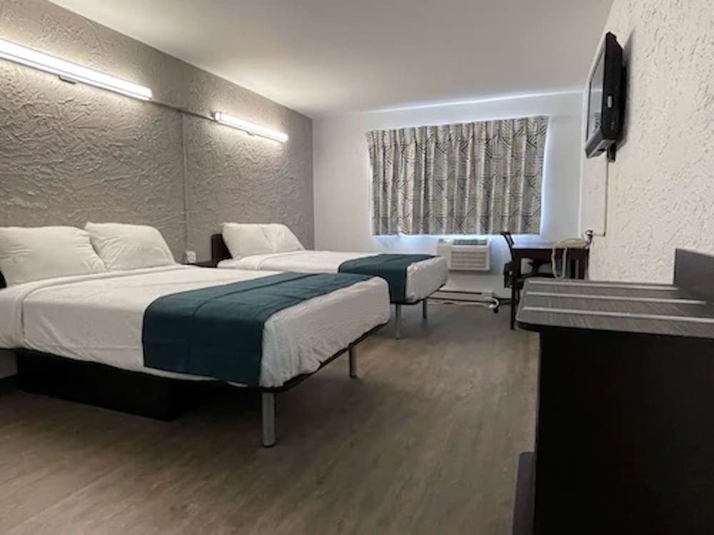 Standard Room, 2 Double Beds, Non Smoking photo 3