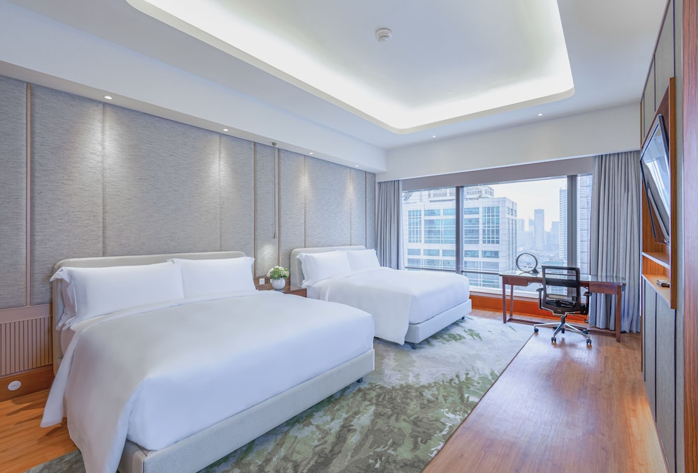 Grand Room, Multiple Beds - Photo 3