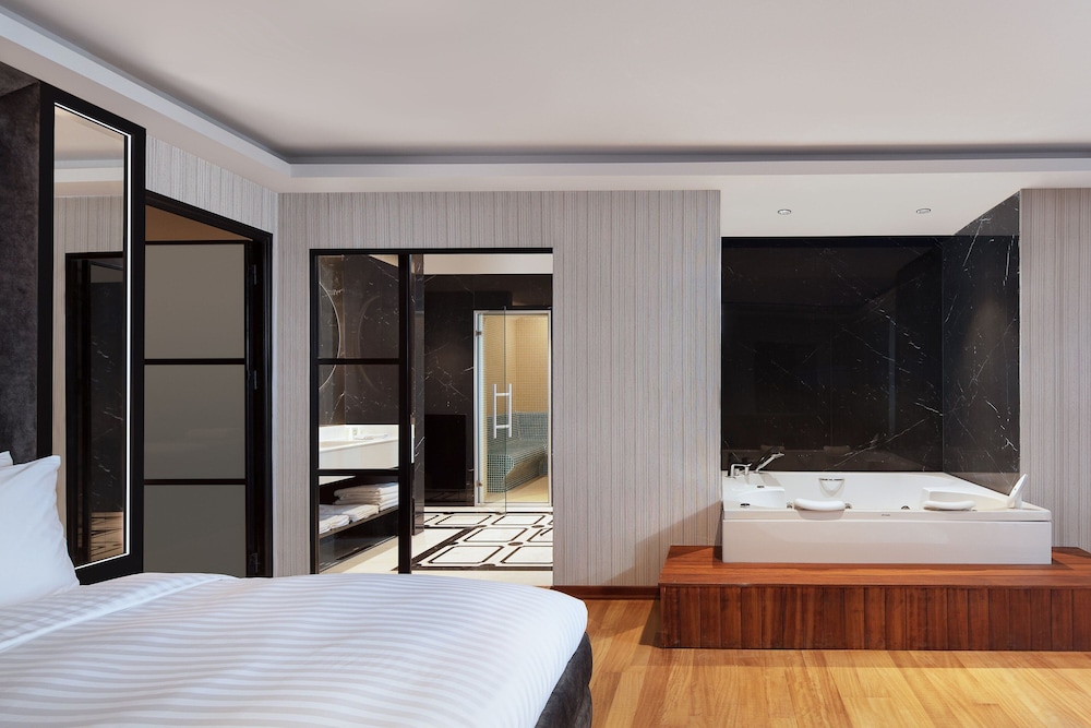 Presidential Suite, 1 King Bed with Sofa bed, Sea View thumbnail 5